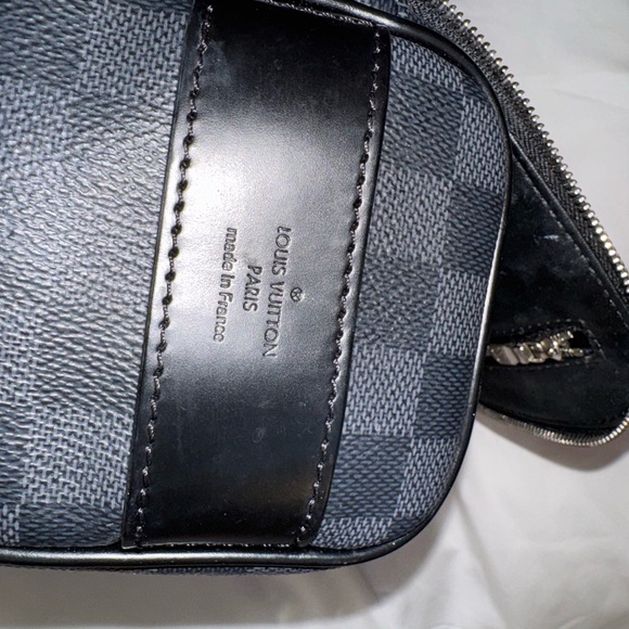 Louis Vuitton Toiletry Bag - Picture 6 of 11